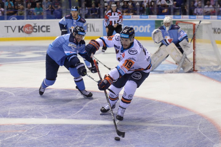 Slovan na úvod hokejovej sezóny dobyl ľad odvekého rivala z Košíc